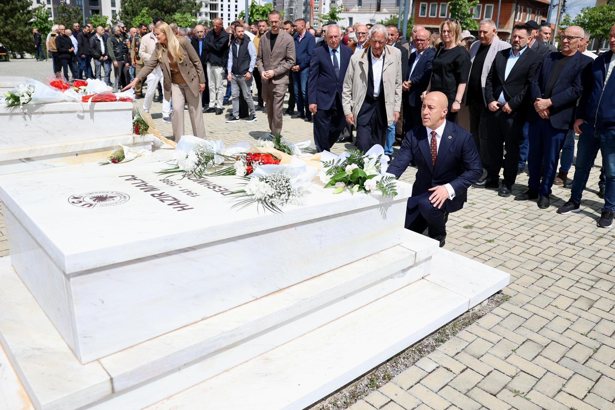 haradinaj-nderon-deshmoret:-konushevci-dhe-malaj,-figura-kyce-te-uck-se