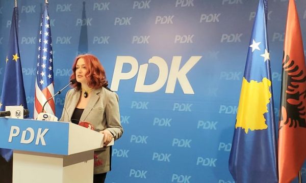 pdk-e-shqetesuar,-hoxha:-vv-po-abuzon-tash-e-sa-here-me-hapesirat-e-universitetit-te-prishtines