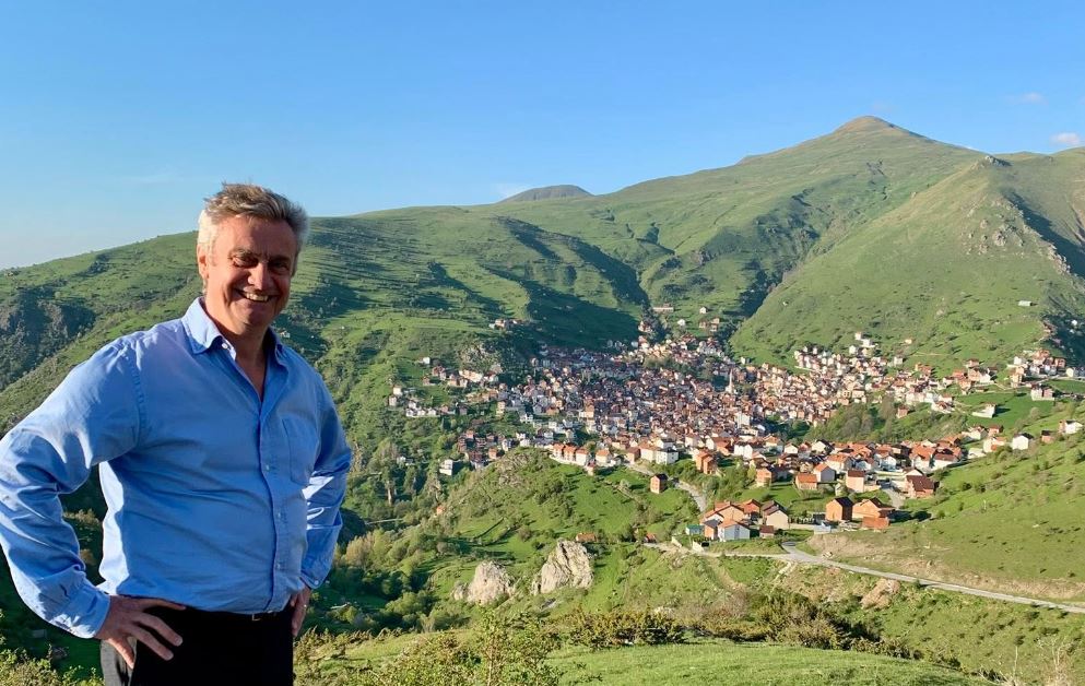 ambasadori-britanik-uron-diten-e-goraneve:-pata-nje-dite-fantastike-ne-dragash-dhe-restelice