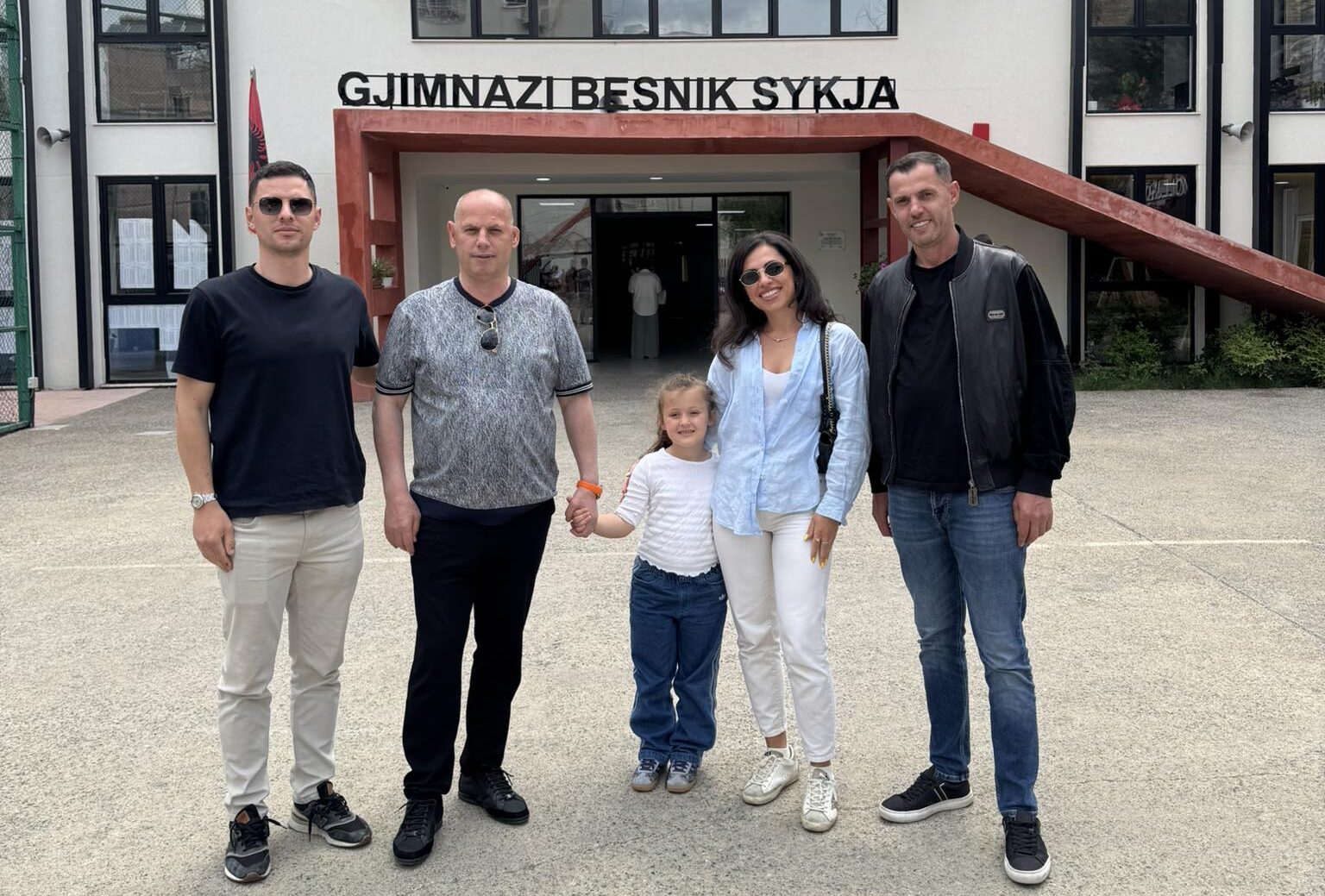 voton-lladrovci-me-familje:-obligimi-i-shqiptareve-jashte-kufijve,-ta-duan-shqiperine