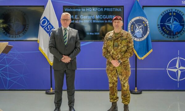 komandanti-i-kfor-it-pret-shefin-e-osbe-se-ne-kosove,-diskutuan-per-sigurine-e-dialogun