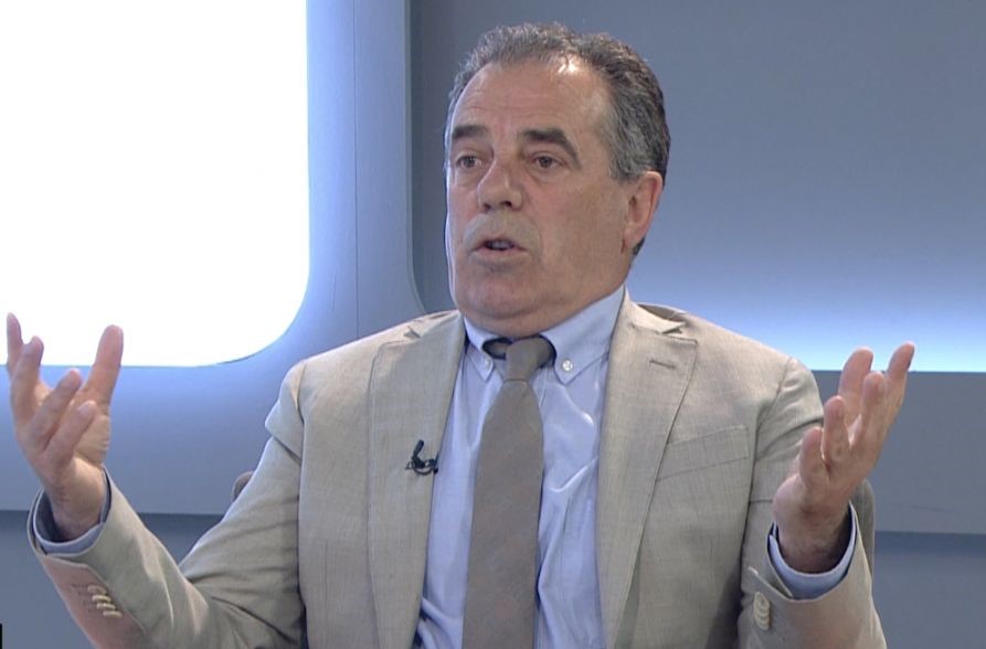 matoshi:-presidentja-s’mund-te-ndikoje-ligjerisht,-por-mund-te-kerkoje-sqarime-nga-kushtetuesja