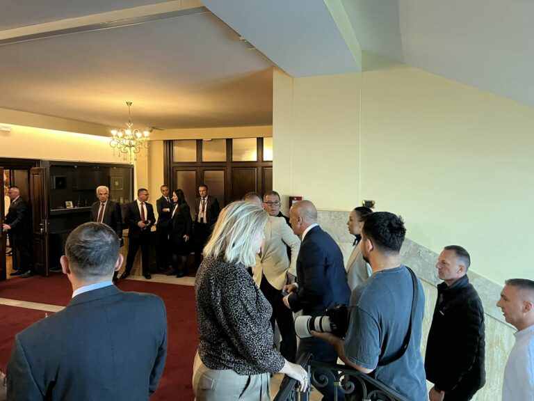 takimet-ne-presidence,-haradinaj-arrin-i-pari