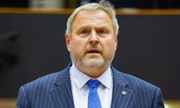 terras:-kurti-te-beje-koalicion-dhe-kosoves-t’i-hiqen-masat-nga-be-ja