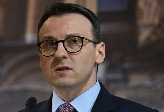 ndalohet-puna-e-zyres-ilegale-serbe-per-punesim,-reagon-petkoviq