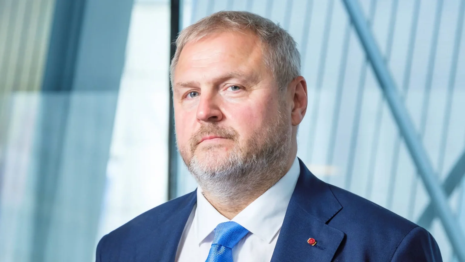 raportuesi-per-kosoven-ne-pe-paralajmeron-risi-ne-dialogun-kosove-serbi