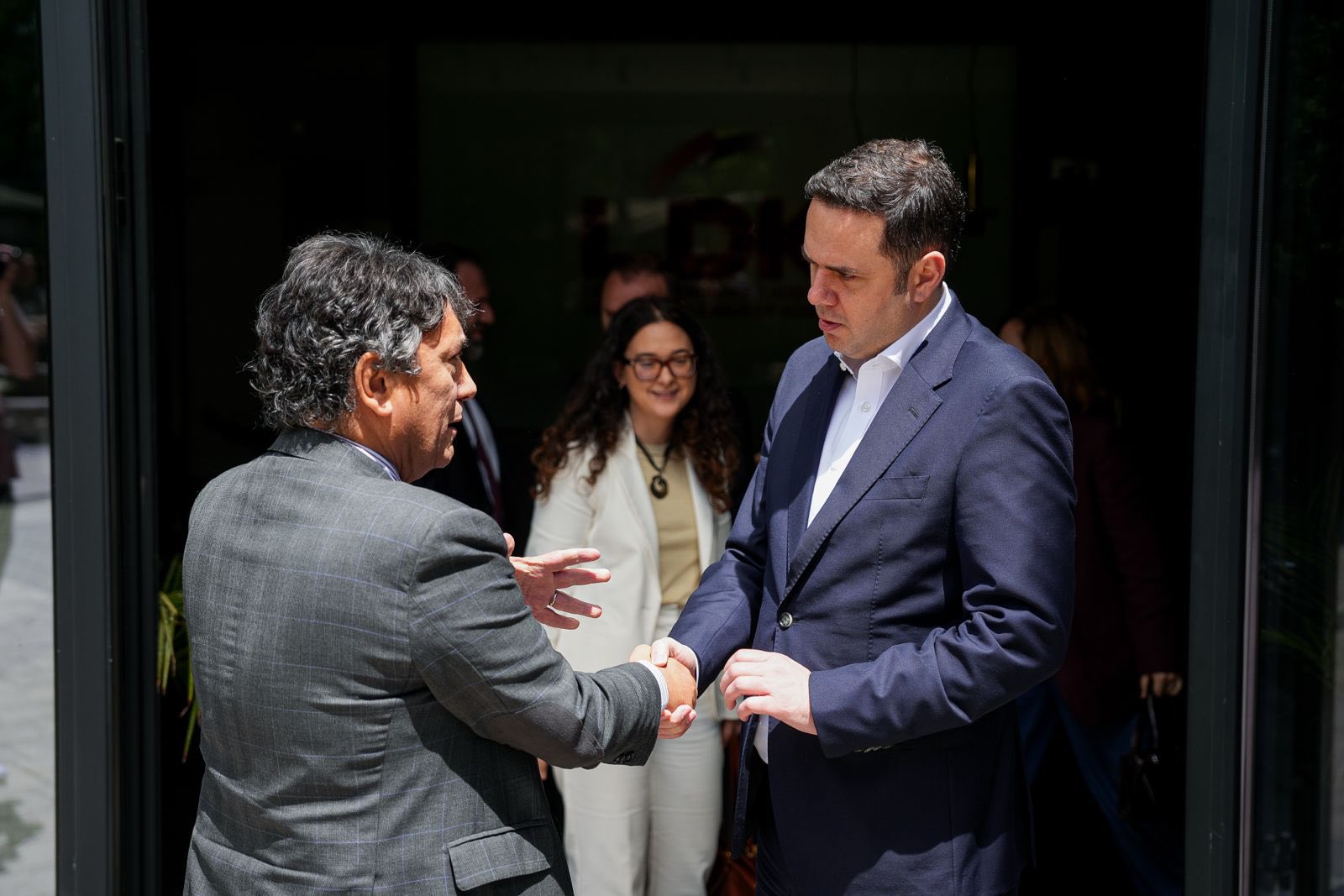 abdixhiku-pret-ne-takim-ambasadorin-e-ri-italian,-flasin-mbi-zhvillimet-politike