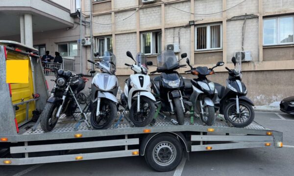 policia-ne-peje-sekuestron-14-motocikleta-e-shqipton-40-gjoba-per-kundervajtje