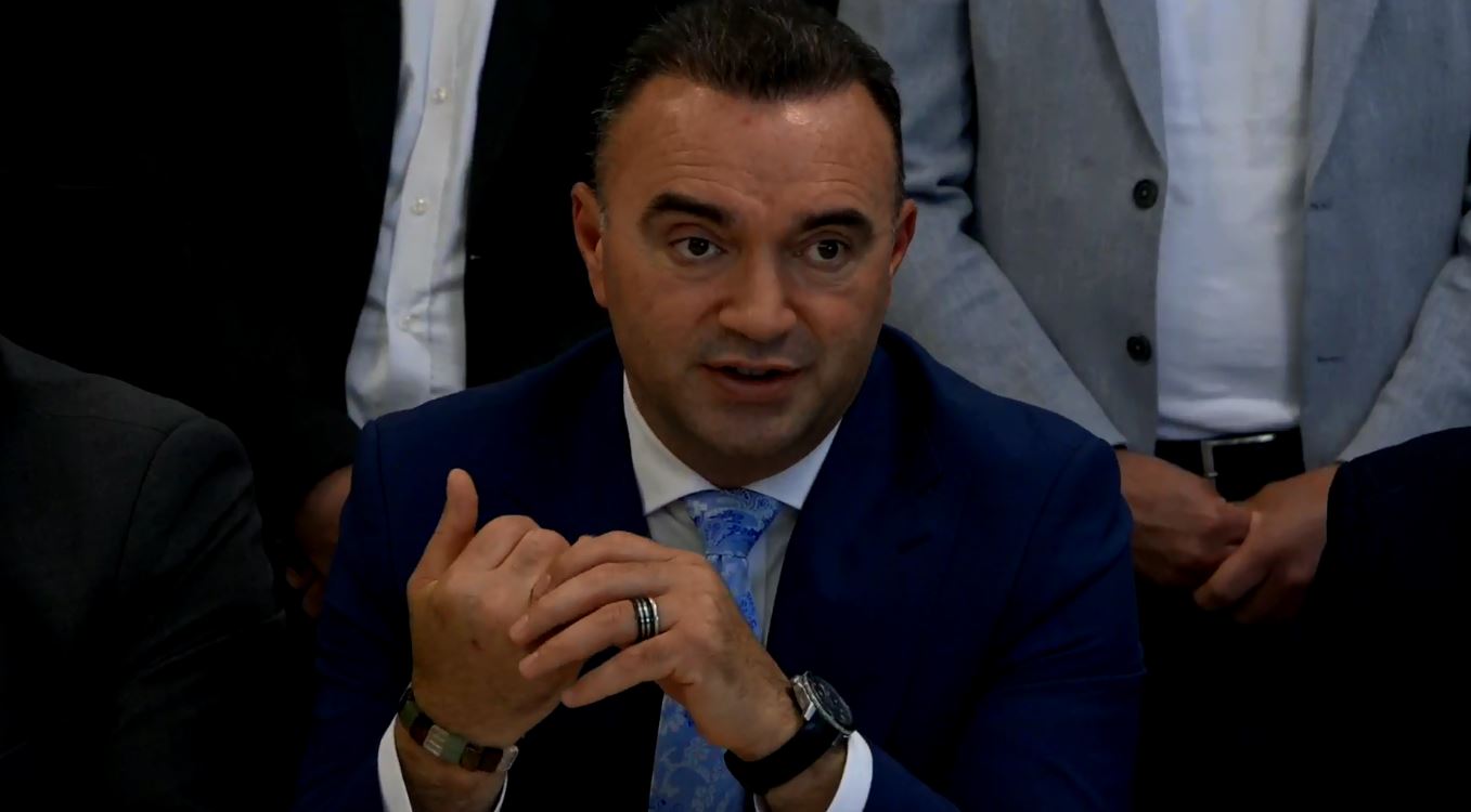 oek-paralajmeron-edhe-protesta-te-tjera-per-kerkesat-ne-lidhje-me-kalimin-ne-tregun-e-lire