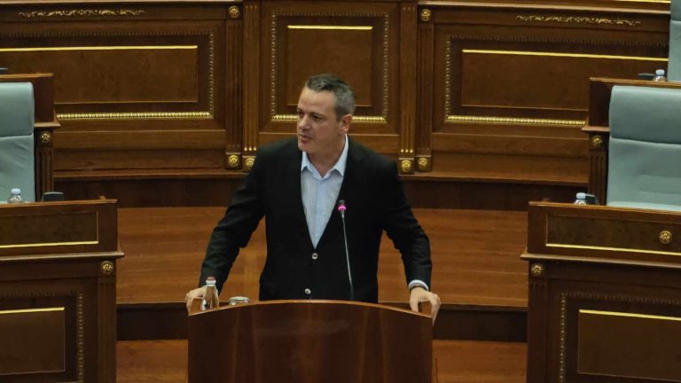 gashi:-asnjehere-s’ka-ndodhur-keshtu-me-moskonstituimin-e-kuvendit