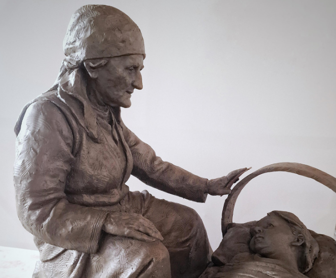 nena-qe-i-fali-kombit-bijte-me-te-shtrenjte-–-figura-e-zahide-jasharit-perjetesohet-me-18-qershor