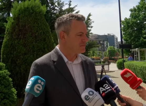 “Mirë se vini në parlamentarizmin e çuditshëm”, Gashi: Nëse Kuvendi nuk flet, kush do ta zgjidhë krizën?