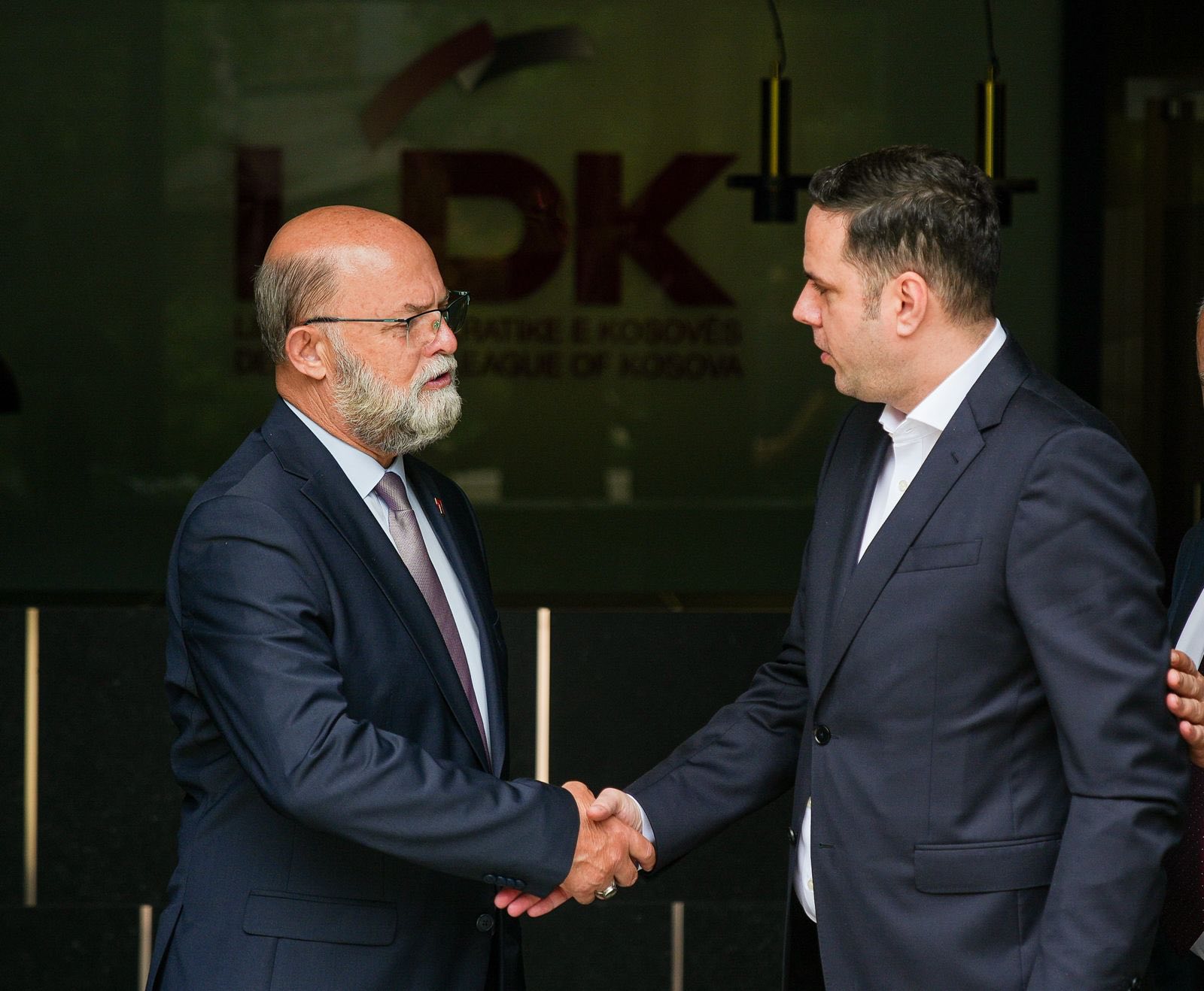 Abdixhiku pret në takim Malajn, i flet për themelimin e Qeverisë së Unitetit