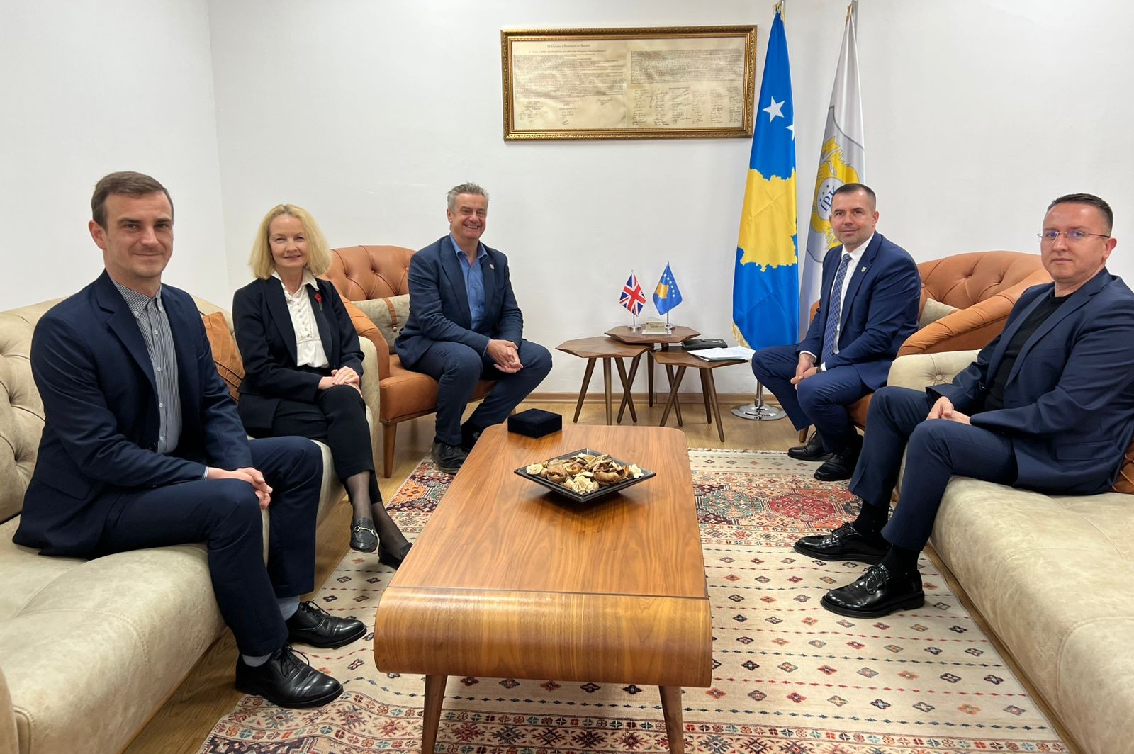 Kryeshefi i IPK-së takohet me përfaqësues ndërkombëtar, diskutohet për integritetin policor dhe bashkëpunimin e ardhshëm