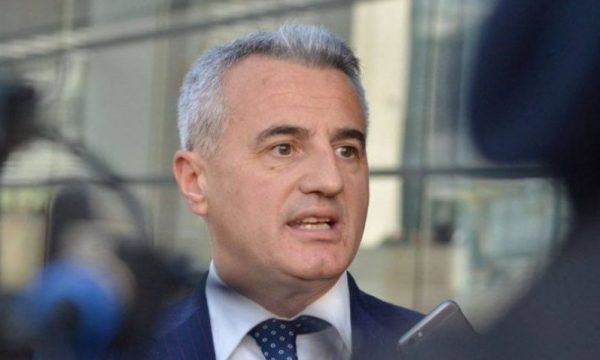 Koci vazhdon protestën: Deputetët duhet të heqin dorë nga pagat – derisa ta kryejnë detyrën për të cilën paguhen