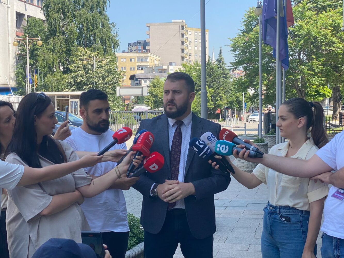 Lushtaku: Nuk e di cili kurban duhet me u pre për një seancë ku tregohet unitet