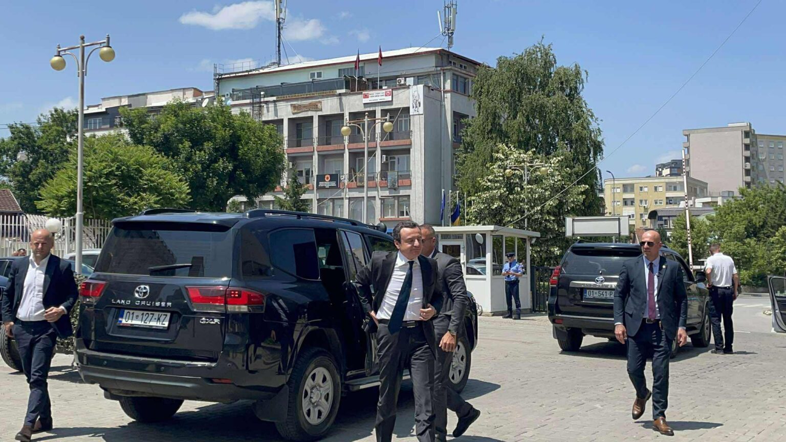 Kurti bëri homazhe në Kuvend, në nderim të Bujar Bukoshit