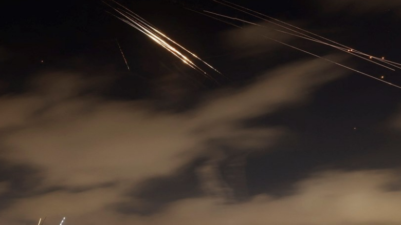 Izraeli në alarm, raketat e Iranit godasin qendrën e vendit – raportohet për të vdekur