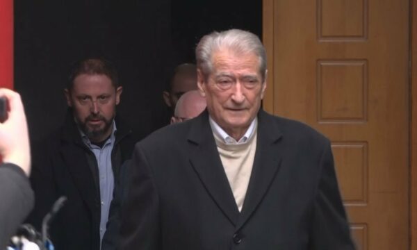 Sali Berisha me grip, s’mund të paraqitet sot në SPAK
