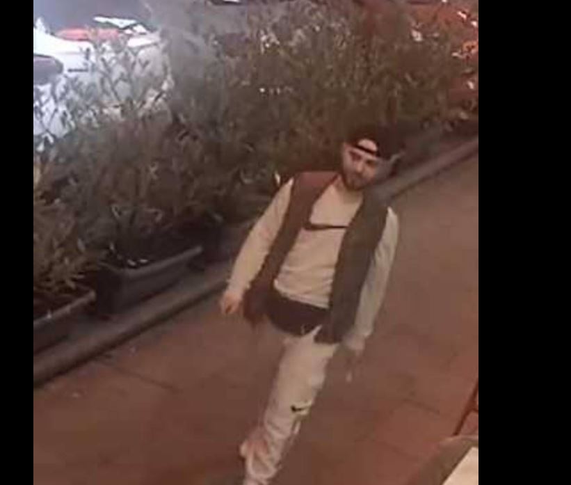 Policia kërkon ndihmë për identifikimin e një të dyshuari për vjedhje