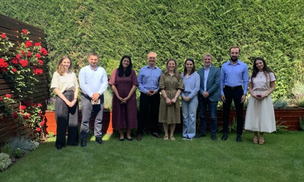 Hargreaves takon disa OJQ, u fol për bllokadën në Kuvendin e Kosovës