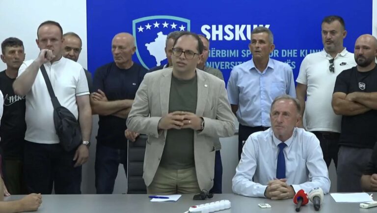 Drejtori i QKUK-së Osman Hajdari i largon mediat nga takimi me punëtorë të sigurimit: “Nuk ka nevojë për skenarë dhe skena”