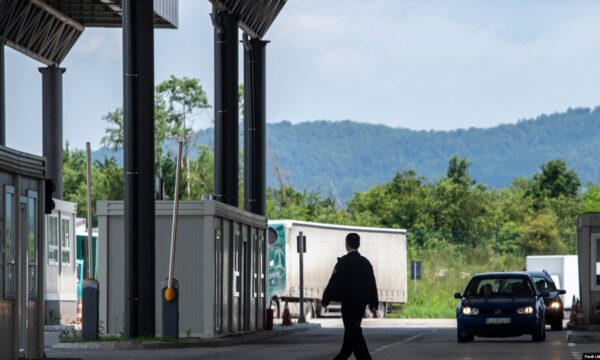 Beogradi pretendon se Kosova ka dëbuar edhe një polic serb