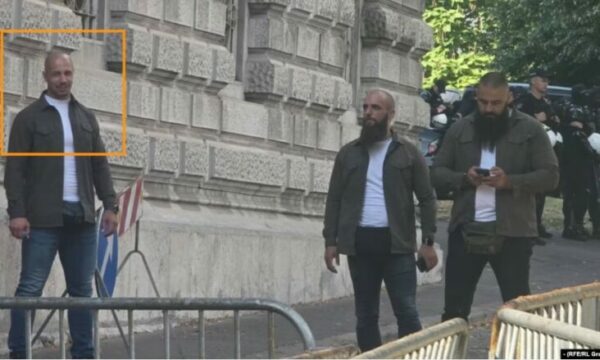 Kush janë të akuzuarit për sulmin në Banjskë që u panë pranë Presidencës së Serbisë?