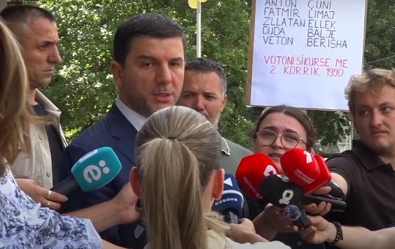 A do të jetë pjesë e takimit të presidentes? Flet Memli Krasniqi