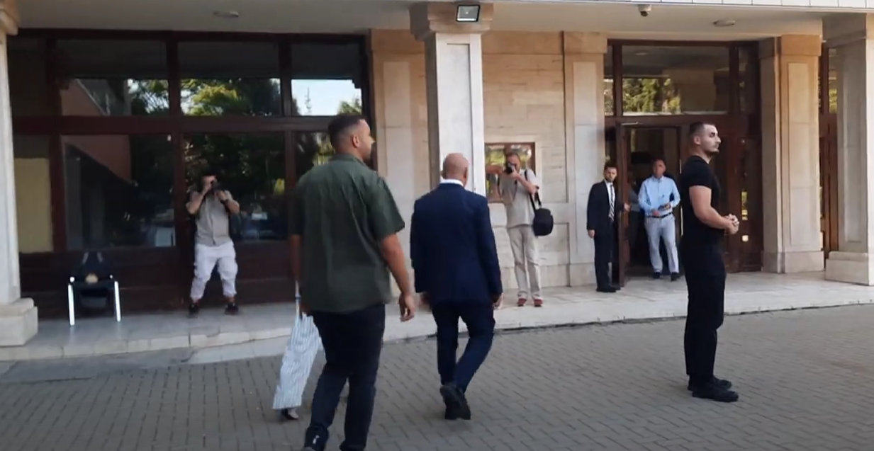 Haradinaj hyn në Presidencë për takim me Osmanin