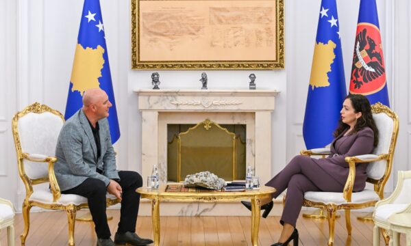 Konsultimet për konstituimin e Kuvendit, presidentja Osmani e takon edhe deputetin goran, Adem Hoxha