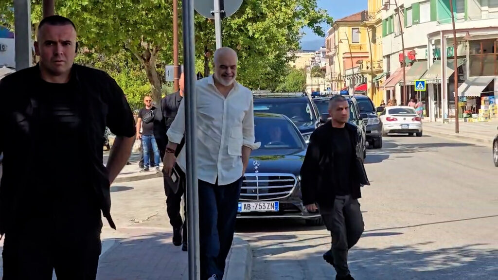 Rama kërkon shkarkimin e menjëhershëm të drejtorëve në Bashkinë e Vlorës