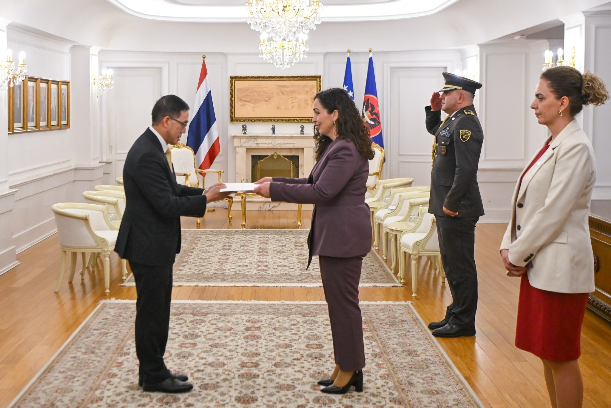 Osmani pranon letrat kredenciale nga ambasadori i ri i Tajlandës në Kosovë