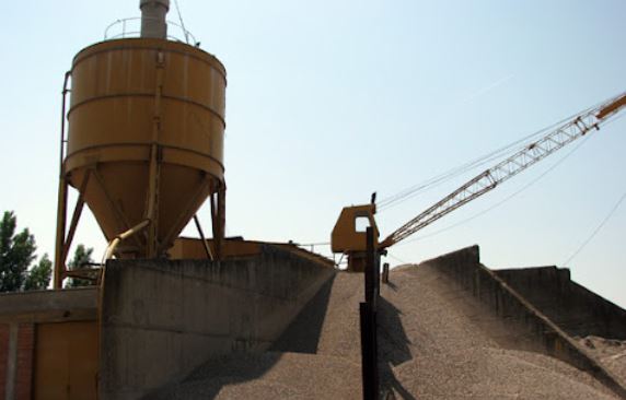 Lidhja e Bizneseve të Kosovës ngre alarm: Gjendje kritike e kompanive gurthyese dhe betonjerkave