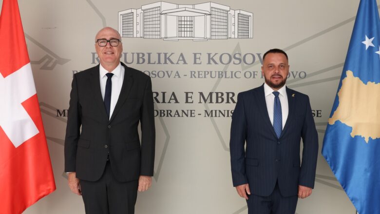 Maqedonci pret homologun zviceran, theksohet rëndësia e diasporës dhe bashkëpunimit ushtarak mes Kosovës dhe Zvicrës