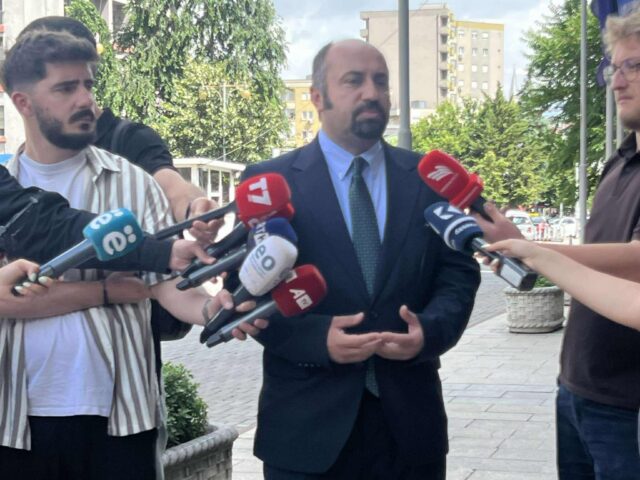 Xhaferi: Të qetësohemi politikisht dhe të kthehemi në një situatë normale politike