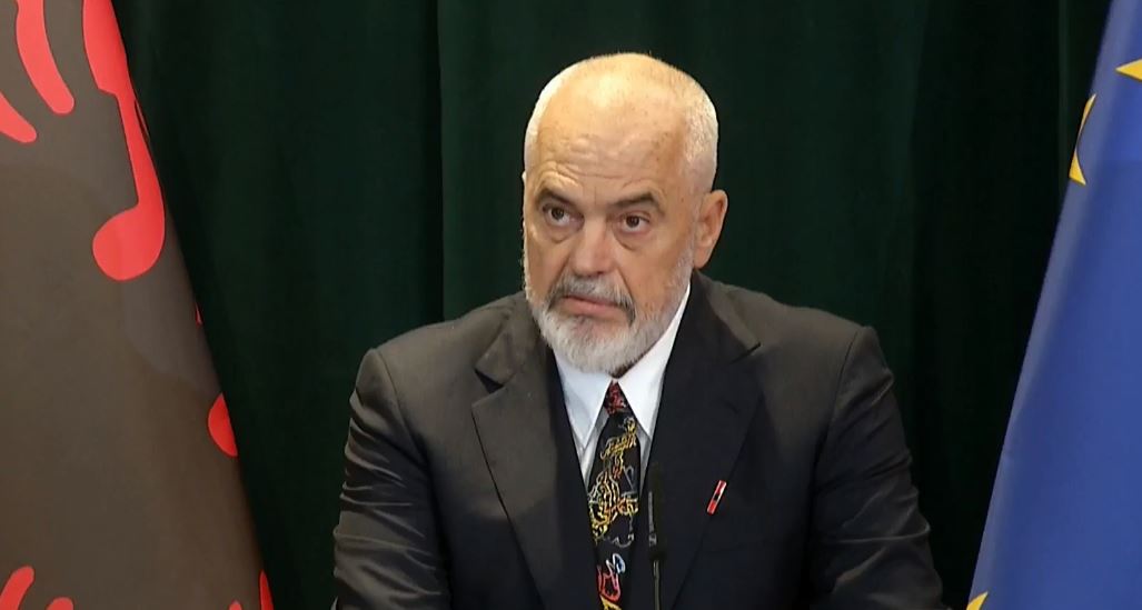 Rama për kapitenin që vdiq duke shpëtuar dy turistë: Dëshmor i atdheut