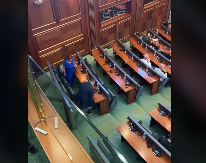 Lista Serbe shkoi në seancë pasi përfundoi heshtja 1 minutëshe për Srebrenicën