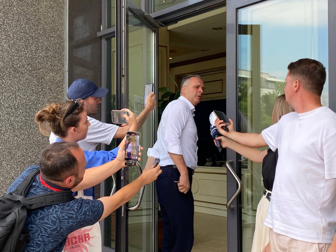 Bajqinovci: Ata që nuk votojnë e shkelin Kushtetutën