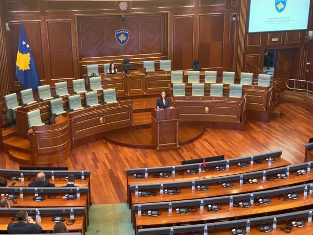 Deputetja e PDK-së: Kuvendi është bërë zyrë private e Albin Kurtit