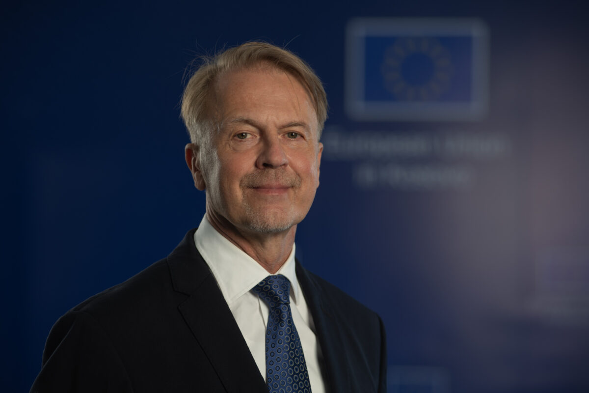 Orav diskuton me krerë të misioneve të BE-së për vendimin që mori dje Gjykata Supreme