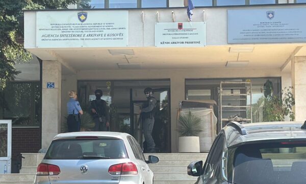 Bastisjet e djeshme, pesë të arrestuar: sekuestrohen telefona, kompjuterë dhe dokumente të ndryshme