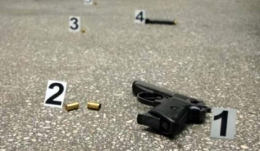 Gjuajti me armë gjatë një ahengu familjar, të dyshuarit i konfiskohet arma