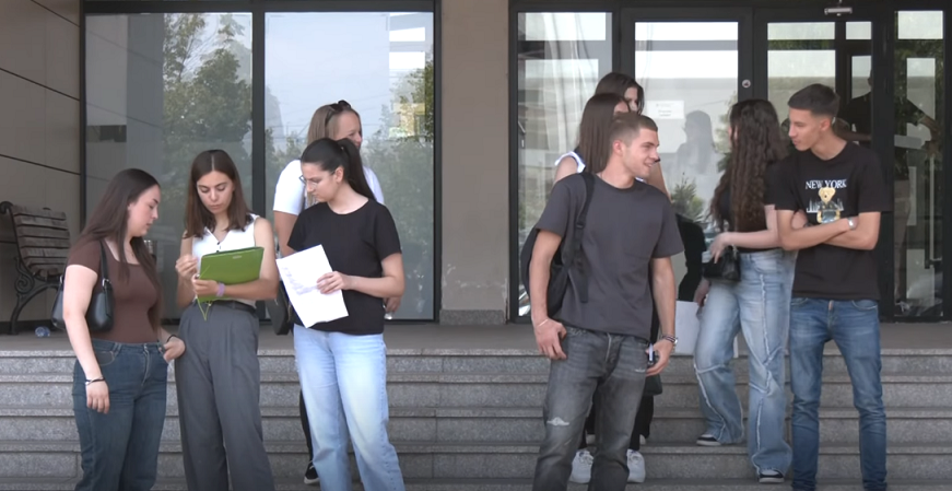 “Mos na largoni nga Kosova” – aplikantët e Fakultetit të Mjekësisë kërkojnë hetim rreth testit