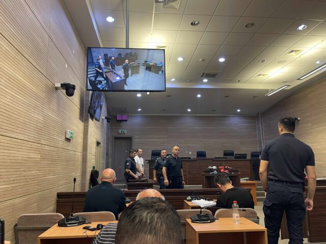 Tre të akuzuarit për rastin Banjska i sollën në seancë gjyqësore