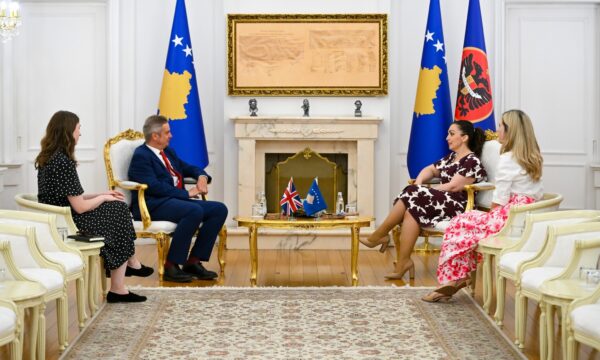 Mesazhi i ambasadorit britanik: Partitë të vendosin shtetin para interesave të veta