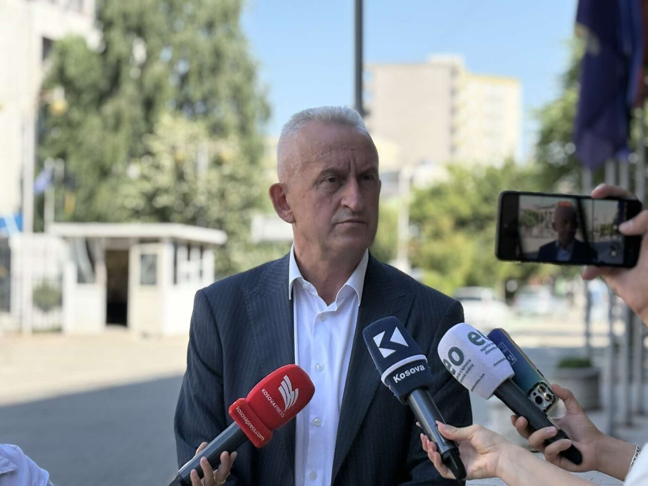 Qalaj: Kërkesa e Osmanit për masë të përkohshme i jep kohë VV-së të vazhdojë me bllokimin