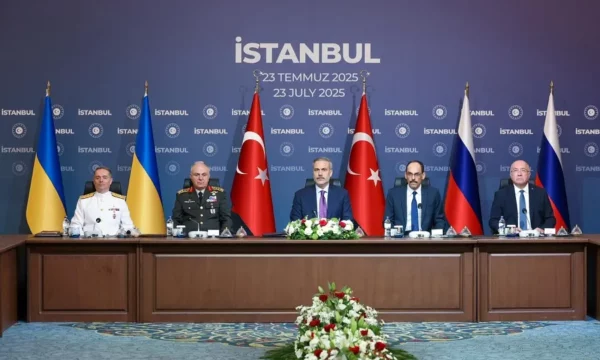 Ukraina e Rusia fillojnë bisedimet e paqes në Stamboll