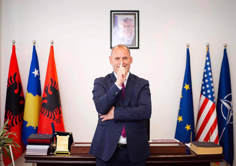 Kryesia pritet t’i votojë kandidaturat për kryetarë javën tjetër, Lladrovci me një postim të gjatë: S’ka bir nane që më largon nga PDK