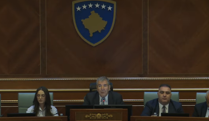Kushtetuesja vendos masë të përkohshme deri më 8 gusht, ua ndalon çdo veprim deputetëve